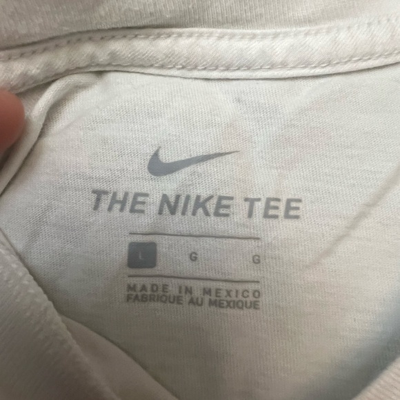 WHITE NIKE TEE - Picture 4 of 8